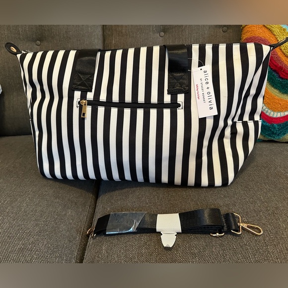 Alice + Olivia black&white positano striped weekend/duffel bag - Picture 2 of 8